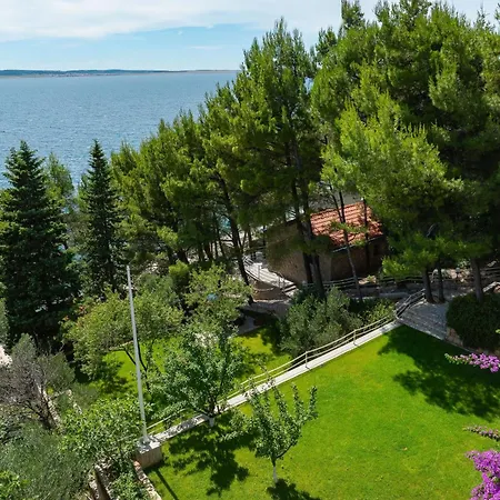 Candela, No 5 Apartment *