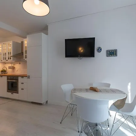 Candela, No 5 Apartment *