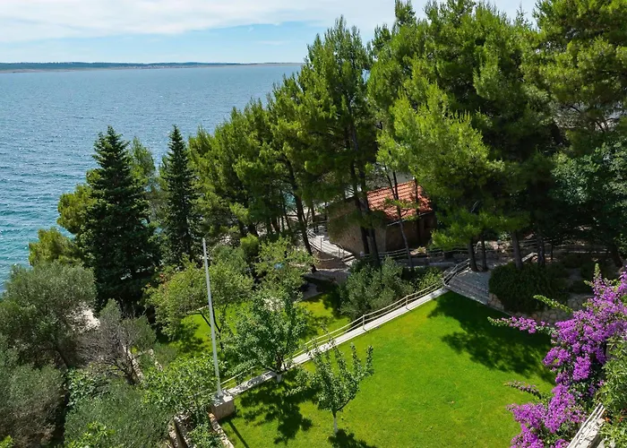 Candela, No 5 Апартаменты *