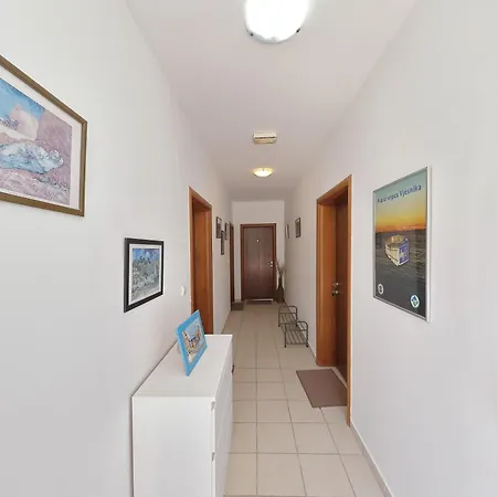 Candela, No 5 Apartment *