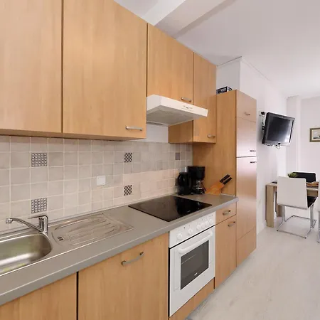 Candela, No 5 Apartment