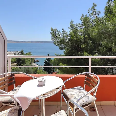 Candela, No 5 Apartment